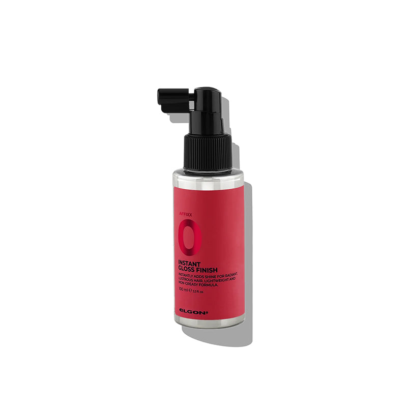 Flacone trasparente con etichetta rossa con scritte nere e tappo spray nero.